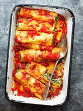 Load image into Gallery viewer, Hands-on Baked Chicken or Beef, Spinach and Ricotta Cannelloni &amp; Garlic Mushroom Crostini Workshop