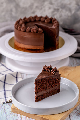 Hands-on Dark Chocolate Orange Cream Cheese Fudge Cake Workshop