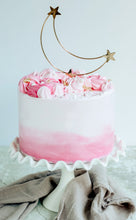 Load image into Gallery viewer, Hands-on Elder Flower Raspberry Cream Cake with Pistachio White Chocolate Crumbles