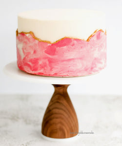 Hands-on Vanilla Bourbon Pecan Cake with Raspberry Coulis