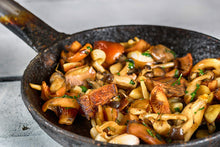 Load image into Gallery viewer, Hands-on Spanish Chicken and Seafood Paella &amp; Garlic Mushrooms Workshop