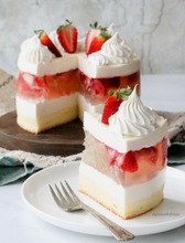 Load image into Gallery viewer, Hands-on Strawberry &amp; Tremella Yogurt Mousse Cake Workshop