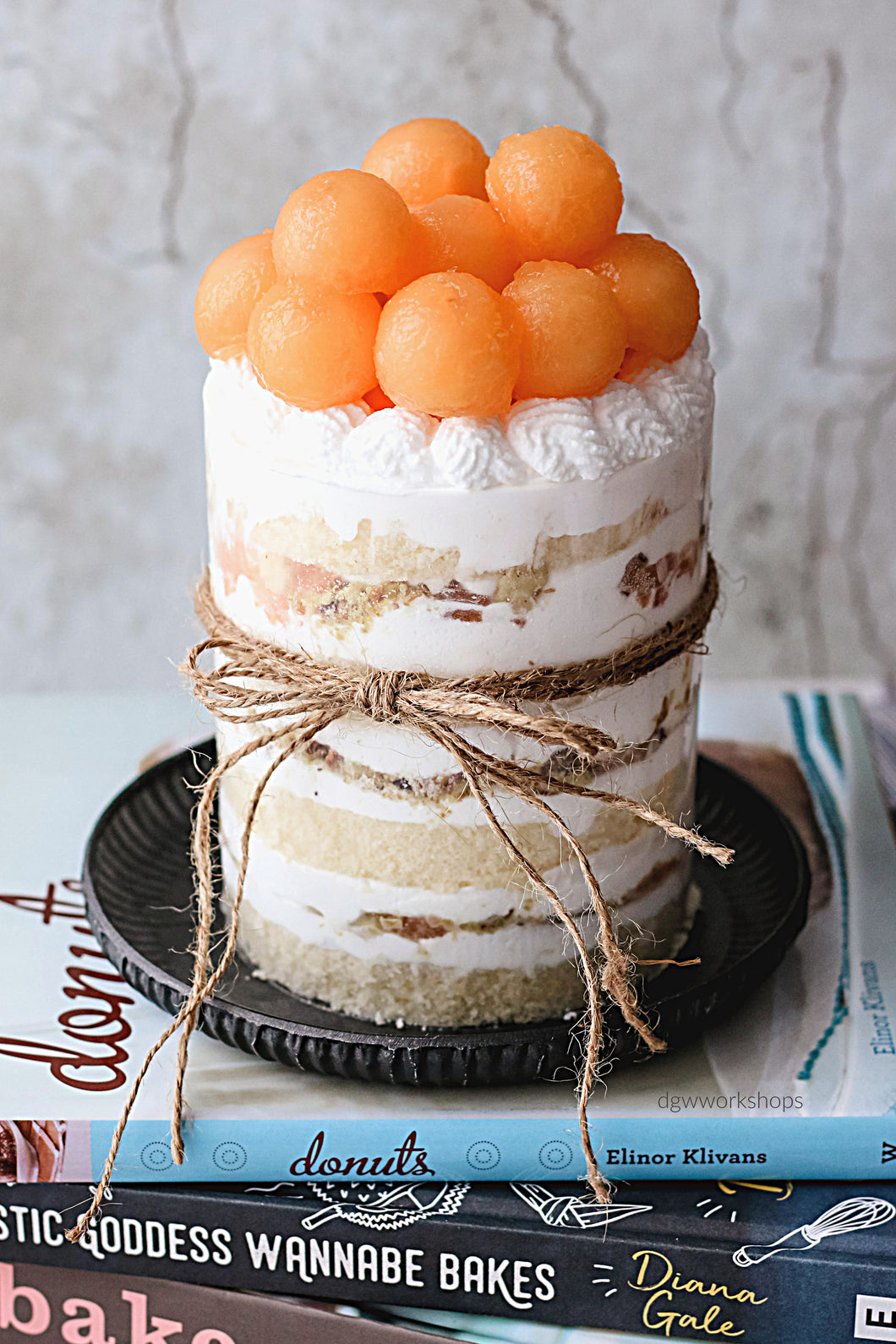 Hands-on Super Tall Melon Naked Cake with Cookie Crumbles Workshop